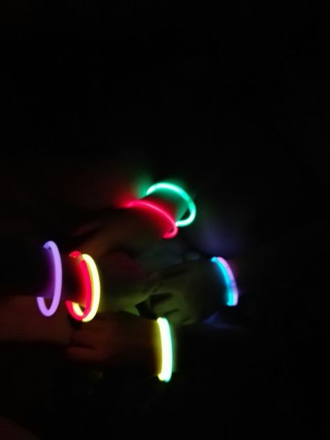 Cuddle Party Aesthetic, Glowsticks Aesthetic, Glowstick Aesthetic, Aesthetic Friends Night, Blue Heart Emoji, House Party Aesthetic, Cuddle Party, 13 Reasons Why Reasons, Niche Aesthetic