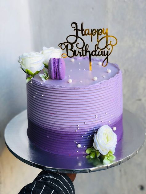 Purple Color Cake Design, Simple Colorful Birthday Cake, Cute Purple Birthday Cakes, Purple Anniversary Cake, 40th Birthday Cake For Women Purple, Purple 40th Birthday Cake, Purple Bday Cakes For Women, Cakes For Mums Birthday, Small Purple Cake