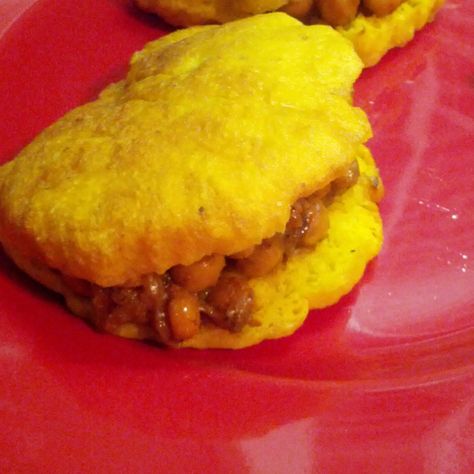 Yummy Chickpea Sandwiches, Trini Doubles, Doubles Recipe, Trinidad Doubles, Trinidadian Food, Chickpea Sandwich, Trinidad Recipes, Trini Food, Caribbean Cuisine