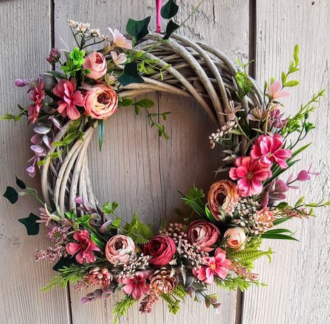 Dekoratívne Vence, Spring Flower Wreath, Floral Door Wreaths, Spring Floral Wreath, Easter Spring Wreath, Diy Spring Wreath, Door Wreaths Diy, Spring Door Wreaths, Spring Easter Decor