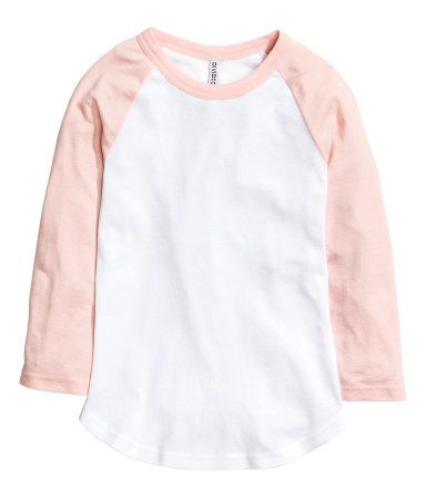 Powder pink. Baseball shirt in soft jersey with contrasting 3/4-length raglan sleeves and a rounded hem. Tshirts For Women, Raglan Sleeve Top, Raglan Top, Baseball Shirt, White Jersey, Powder Pink, Baseball Shirts, Jersey Top, Pink And White