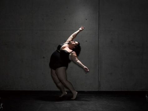 10 Inspiring Photos of 'Fat' Dancers Positivity Photography, Fat Ladies, Body Aesthetic, Anatomy References, Dancer Photography, Life Drawing Reference, Fat Art, Nothing To Lose, Human Poses Reference