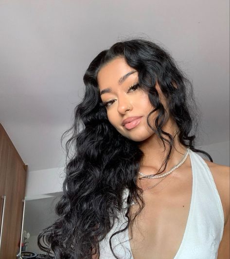 Latina Curly Hair, Pretty Makeup Looks, Girls With Black Hair, Cute Makeup Looks, Curly Girl Hairstyles, Light Hair, Light Skin, Pretty Selfies, Pretty Makeup