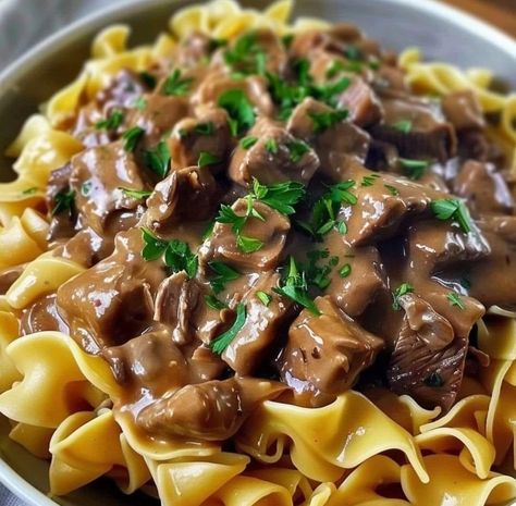 Rustic Beef Stroganoff with Egg Noodles Recipes Using Egg Noodles, Egg Noodle Dishes, Egg Noodle Recipes, Swiss Steak, Grandma Cooking, Dinner Today, Cozy Dinner, Creamy Mushroom Sauce, Beef Sirloin