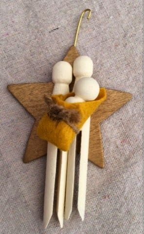 Clothespin Mary And Joseph, Clothes Pin Ornaments Christmas, 3 Kings Ornaments Diy, Clothes Pin Nativity Ornament, Clothespin Nativity Ornament, Clothes Pin Nativity, Clothespin Nativity, Kids Crafts Ornaments, Angel Ornaments Diy