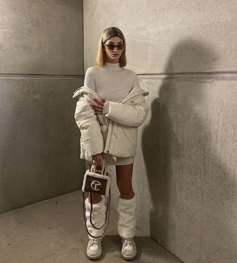 Ugg Telfar Bag Outfit, Ugg Telfar Bag, Ugg Telfar, Ugg Bag, Telfar Bag, Fashion Goals, Plus Size Summer, 2023 Fashion, Fit Inspo