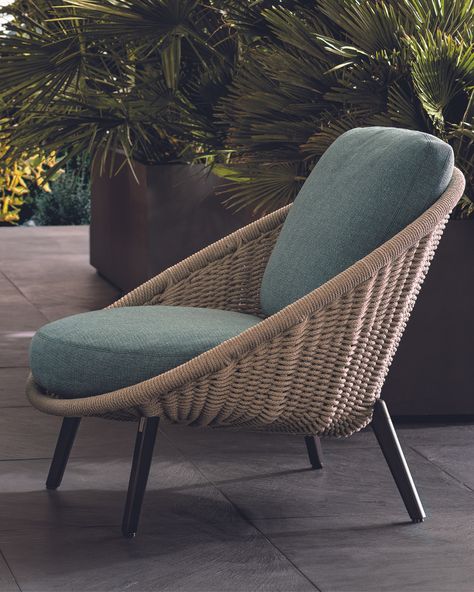 Minotti Outdoor, Armchair Footstool, Moroccan Ottoman, Loft Inspiration, Porch Chairs, Bataan, Furniture Design Chair, Design Chair, Balcony Furniture