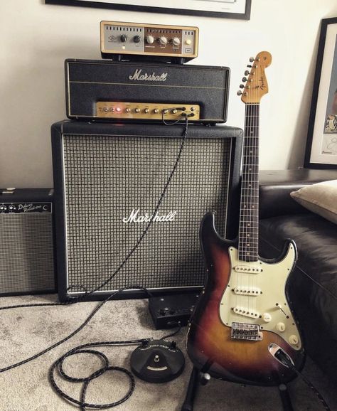 Pedalboard Design, Marshall Guitar, Audiophile Room, Guitar Studio, Guitar Aesthetic, Marshall Amps, Pedal Board, Stringed Instruments, Computer Room