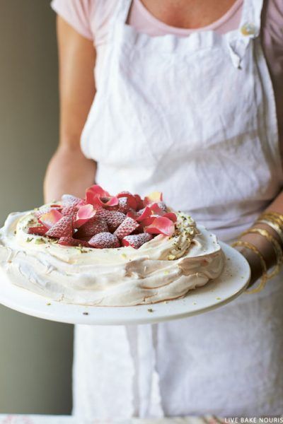 ROSE WATER AND PISTACHIO PAVLOVA Sourdough Dinner Rolls, Meringue Pavlova, Sweet Whipped Cream, Pavlova Recipe, Meringue Cake, Healthy Cake, Lemon Butter, Dinner Rolls, Lemon Curd