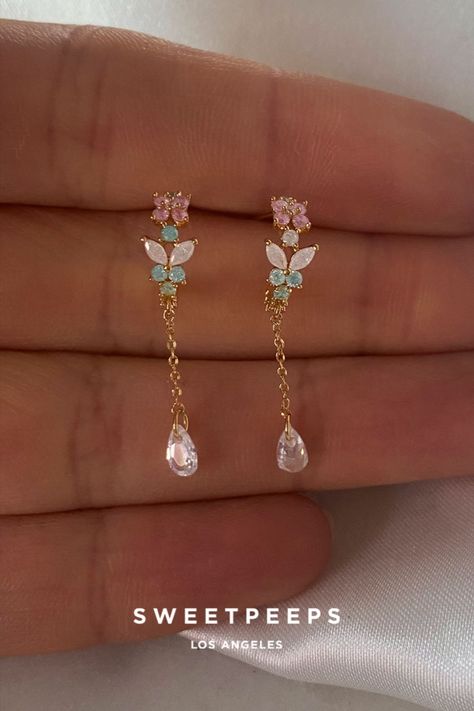 Cute Things Coming Jewelry, Earings Piercings Aesthetic, Butterfly Chain, Pink Stud Earrings, Fancy Jewelry Necklace, Pretty Jewelry Necklaces, Fancy Earrings, Jewelry Accessories Ideas, Classy Jewelry