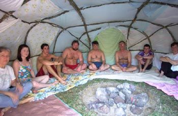 Sweat Lodge How To Build A, Native American Teepee, Sweat Lodge, Dip Station, American Indian History, Body Wellness, Survival Shelter, Yard Project, Alternative Healing