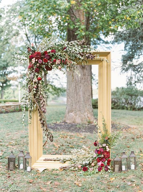 Elegant Pictures, Decor Photobooth, Fall Wedding Arches, Backyard Wedding Decorations, Photo Corner, Rustic Wedding Decorations, Rustic Backyard, Wedding Concept, Outdoor Fall Wedding