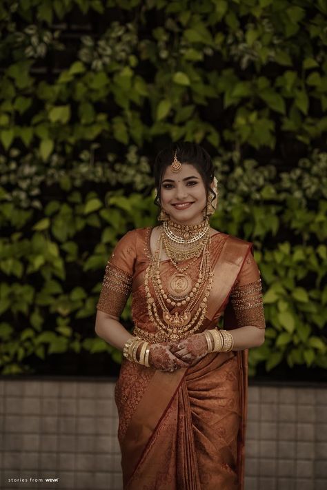 Tie the Knot in Style: Latest Saree Trends for Brides Kerala Wedding Saree, Latest Saree Trends, South Indian Bride Saree, Bridal Wardrobe, Indian Wedding Poses, Kerala Wedding Photography, Trendy Outfits Indian, Tamil Wedding, Latest Saree