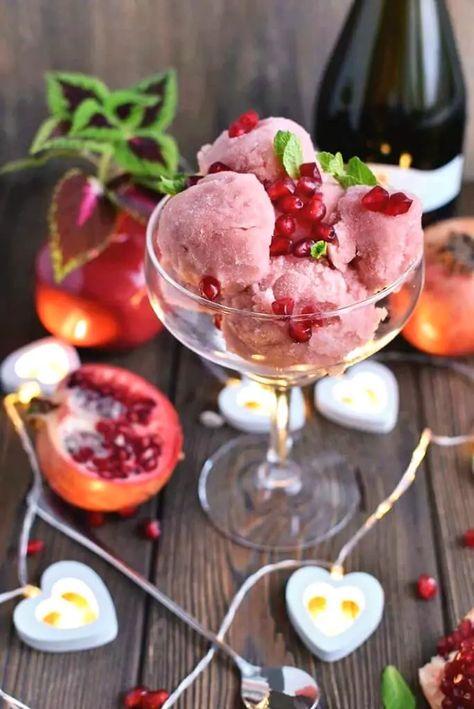 Pomegranate Sorbet Recipe, Pomegranate Sorbet, Ice Cream Dessert Recipes, Dinner Party Dessert, Champagne Sorbet, Healthy Popsicle Recipes, Sorbet Recipe, Vegan Ice Cream Recipe, Healthy Ice Cream Recipes