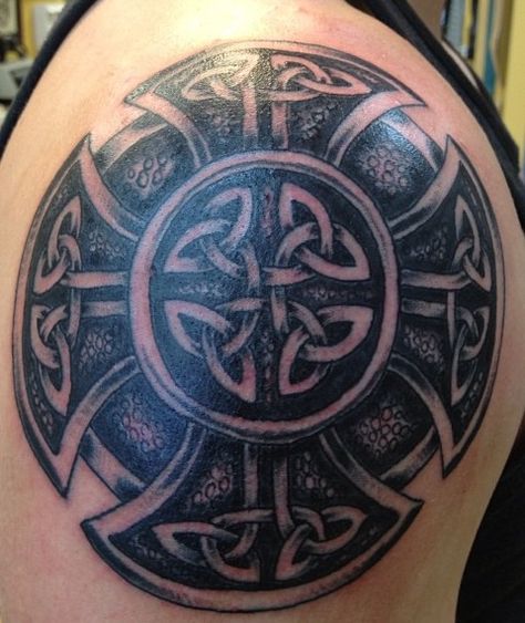 Celtic Shield - this is the one I'm going to get. Celtic Warrior Tattoos, Voll Arm-tattoos, Celtic Tattoos For Men, Shield Tattoo, Celtic Tattoo Designs, Shamrock Tattoos, Celtic Shield, Round Shield, Celtic Warrior