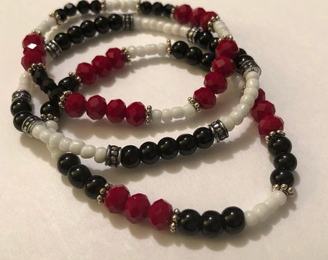 Red Black White Beaded Bracelet, Ohio State Bracelet, Bracelets Black, Pearls Diy, Seed Bead Bracelet, Stackable Bracelets, Black Bracelets, Seed Bead Bracelets, Bead Bracelets