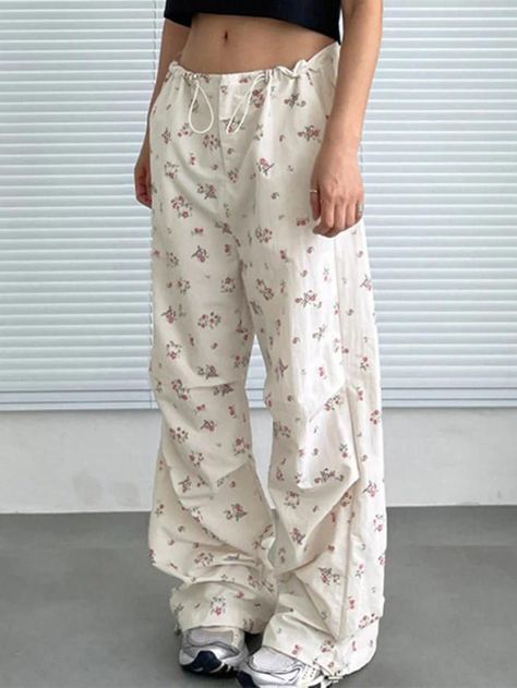 2023 Buy Low Waist Drawstring Disty Floral Print Wide Leg Pants under US$37 in Pants Online Store. Free Shipping with US$69+. Check reviews and buy it today. Style: Casual/Street/Sweet/Vintage/Y2K/Preppy Fabric Content: Polyester Fit Type: Loose Fit Use code pin23 for an extra 23% off! #y2k #retro #aesthetic #vintage #vintagestyle #newyear #newyearseve #christmas #fall #fallfashion #winter #streetstyle #outfits #ootd #trendyoutfits #fashionista #casualoutfits Outfits Low Waist, Preppy Mode, Preppy Fashion, 2000s Outfits, High Waist Wide Leg Pants, Y2k Preppy, Printed Wide Leg Pants, Aesthetic Y2k, Ditsy Floral Print