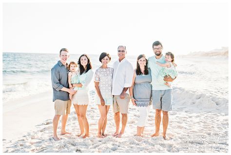 Seafoam Green Family Pictures, Green Family Pictures, Navarre Florida, Hawaii Photos, Maui Photos, Family Photos What To Wear, Summer Family Pictures, Family Portrait Outfits, Large Family Photos