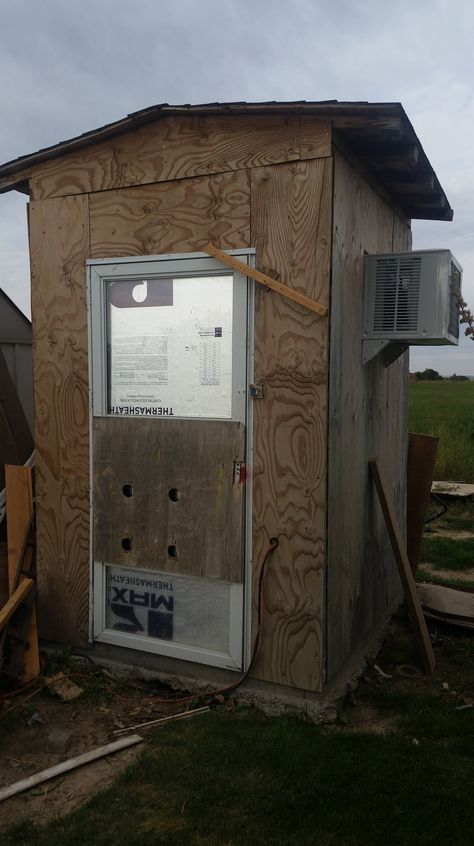 Turning A Shed Into A Walk-In Cooler (Refrigerator) Walkin Cooler, Walk In Cooler, Food Storage Rooms, Cool Sheds, Refrigerator Ideas, Walk In Freezer, Diy Cooler, Porch Enclosures, Old Refrigerator