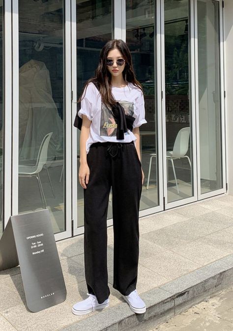 Korean girl fashion, korean outfit, korean girl, korean pants, korean square pants Edgy Korean Outfits, Square Pants Outfit Casual, Korean Girl Style, Korean Pants, Mediterranean Ritual, Knitted Polo Shirt, Liv Pure, Korean Outfit Street Styles, Look Formal