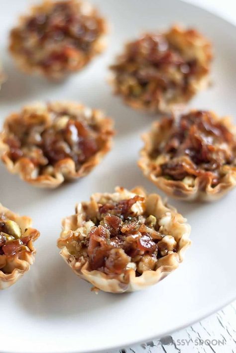 Honey Balsamic Bacon Goat Cheese & Pistachio Bites | A Sassy Spoon Pistachio Bites, Phyllo Cup Appetizers, Cup Appetizers, Bacon Goat Cheese, Phyllo Cups, Goat Cheese Recipes, Honey Balsamic, Snacks Für Party, Perfect Appetizers