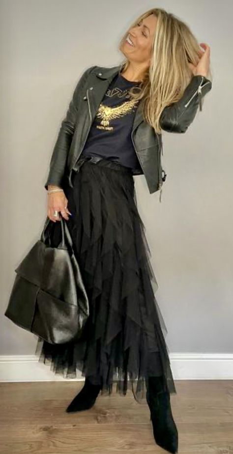 Black Skirt Rock Outfit, Outfit With Tulle Skirt, Style Tulle Skirt Outfit, Tulle Skirt And Cowboy Boots, Tulle Skirts For Women, Styling Tulle Skirt, Tule Skirt Outfits Casual, Long Black Tulle Skirt Outfit, Tule Skirt Outfits 2023