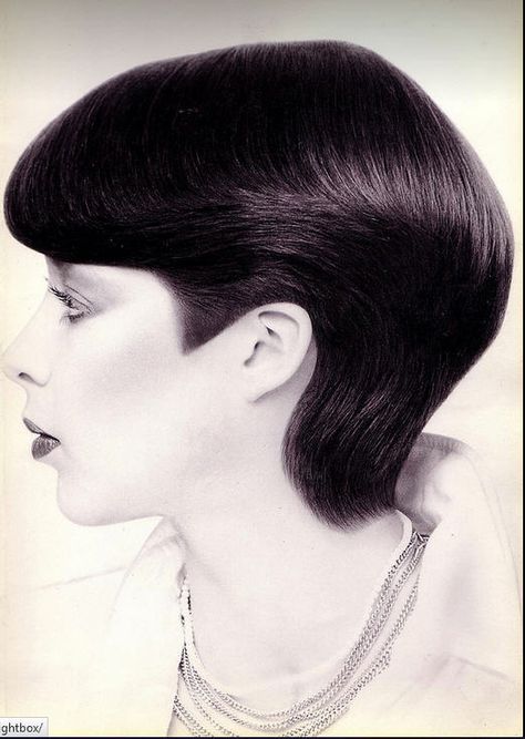 80s Hair Short, 1980s Hair, Wedge Haircut, Half Shaved Hair, Wedge Hairstyles, Really Short Hair, Hair Tutorials Easy, Short Hair Tutorial, Peinados Fáciles Para Cabello Corto