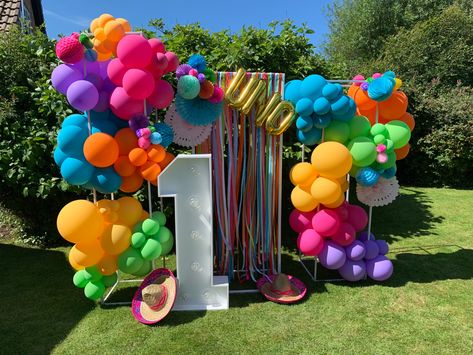 Mexican Birthday Party Balloons, Mexican Arch Balloons, Fiesta Uno Party 1st Birthdays, Mexican First Birthday Party, Mexican Themed 1st Birthday Party, Mexican Party Balloons, First Fiesta Birthday Decorations, Uno Birthday Party Theme Mexican Fiesta, First Fiesta Decorations