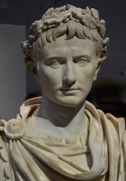 Agustus Ceasar, Caligula Roman Emperor, Augustus Caesar, Peter And The Starcatcher, Emperor Augustus, Male Portraits, Roman Sculpture, Project Board, Roman Emperor