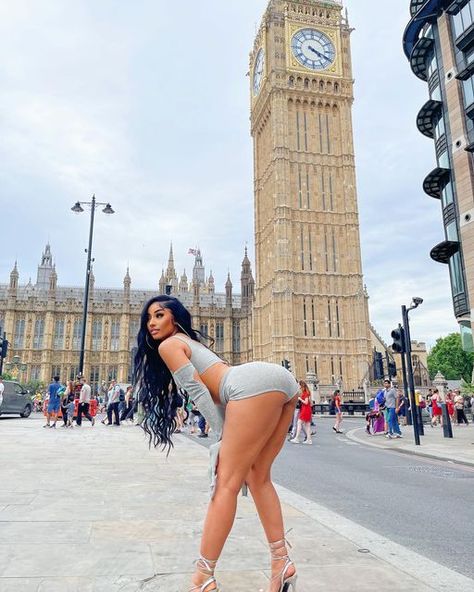 Rubi Rose on Instagram: "Phat mama enjoyed london 🎀" Rubi Rose Videos, Rubi Rose Rapper, Rubi Rose, Artist Models, Ruby Rose, Cool Backgrounds, Female Artists, Leaning Tower Of Pisa, Powerful Women