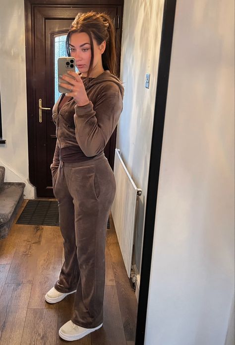 Velvet Tracksuit Outfit Women, Hoodrich Womens Tracksuit, Velour Set Outfit, Brown Matching Set Outfit, Brown Velour Tracksuit, Brown Velour Pants Outfit, Matching Tracksuit Set, Tracksuit Outfit Black Women, Brown Tracksuit Outfit