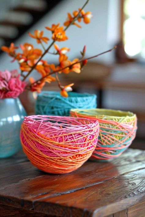 Art Craft Gift Ideas, Craft With Yarn For Adults, Easy Group Projects Craft Ideas, Yarn Crafts For Adults Easy Diy, Cool Yarn Crafts, Crafts For College Students Diy, Treps Market Ideas For Kids, Yarn Wrapped Crafts, Simple Arts And Crafts For Adults