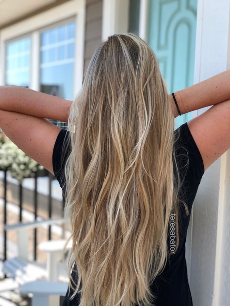 Long Beach Blonde Hair, Big Blonde Highlights, Beach Blonde Hair Color Highlights, Balayage Hair Blonde Straight Long, Surfer Blonde Hair Sun Kissed, Beach Blonde Highlights On Brown Hair, Blond Beach Hair, Surf Hair Blonde, Sun Kissed Hair Blonde