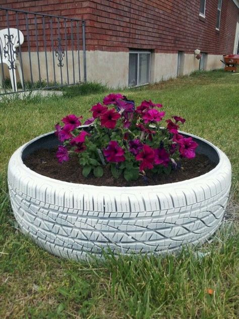 30 Creative Ways To Use Old Tires In Your Garden  - Engineering Discoveries Tire Garden, Tire Planters, Old Tires, Planter Design, Flower Planters, Raised Beds, Lawn And Garden, Diy Garden Decor, Growing Vegetables