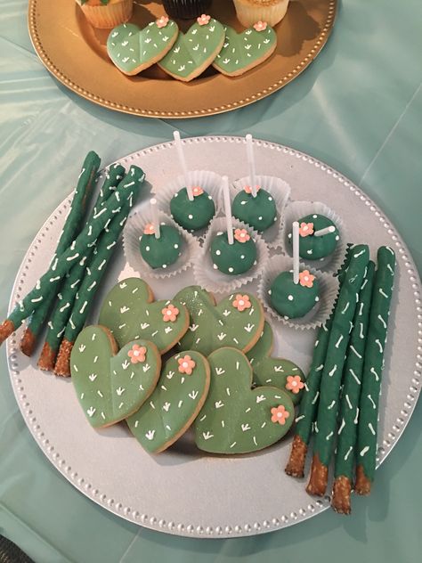 Cowgirl Theme Bridal Shower Ideas, Plant Theme Gender Reveal, Bridal Shower Desert Theme, Boho Cactus Cake, Cactus Theme Wedding, Arizona Birthday Party, Cactus Theme Party Decoration, Desert Cowgirl Party, Succulent Themed Party Food