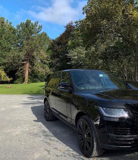 Rich Mom Aesthetic House, All Black Range Rover Aesthetic, Range Rover Mom Aesthetic Black, Rang Rover Mom Aesthetic, Rich Mom Car, Range Rover Sport Aesthetic, Range Rover Mum Aesthetic, Rich Mum Aesthetic, Black Range Rover Aesthetic