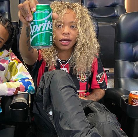 Kodie Shane, Fanta Can, Hip Hop And R&b, Cool Poses, Streetwear Fashion Women, Y2k Streetwear, Female Artists, Fitness Inspo, Streetwear Fashion