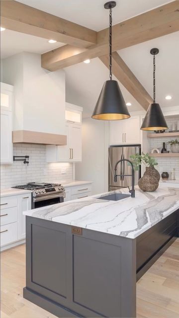 BH Construction And Homes LLC on Instagram: "I’m never not thinking about the calming vibe of this house 😎 #newconstruction #dreamhome #customhomes #kitchendesign #bathroomdesign #homeoffice #homedecor #homedesign #vaultedceiling #buildersofig #powderbath #openliving #mycambria" Lake House Kitchen Ideas, House Kitchen Ideas, Spec House, Ranch Remodel, Lake House Kitchen, Kitchen Pendant, Future Kitchen, Cottage Kitchens, New Kitchen Cabinets