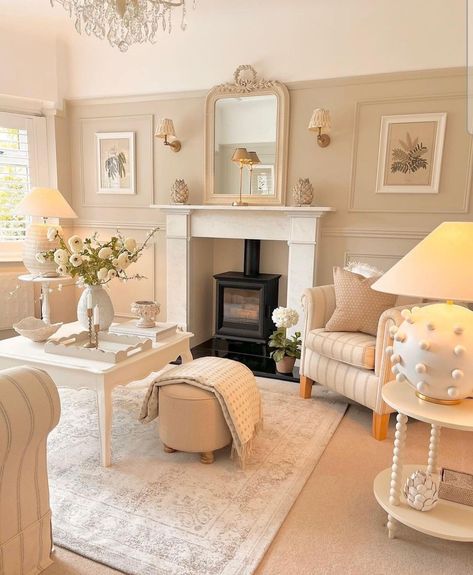 Neutral Living Room With Carpet, Neutral Lounge Ideas, Warm Interior Design Cozy Living Rooms, Sitting Room Ideas Cozy, Living Room With Carpet, Neutral Winter Decor, Cream Lounge, Cream Living Room, Living Room Neutral