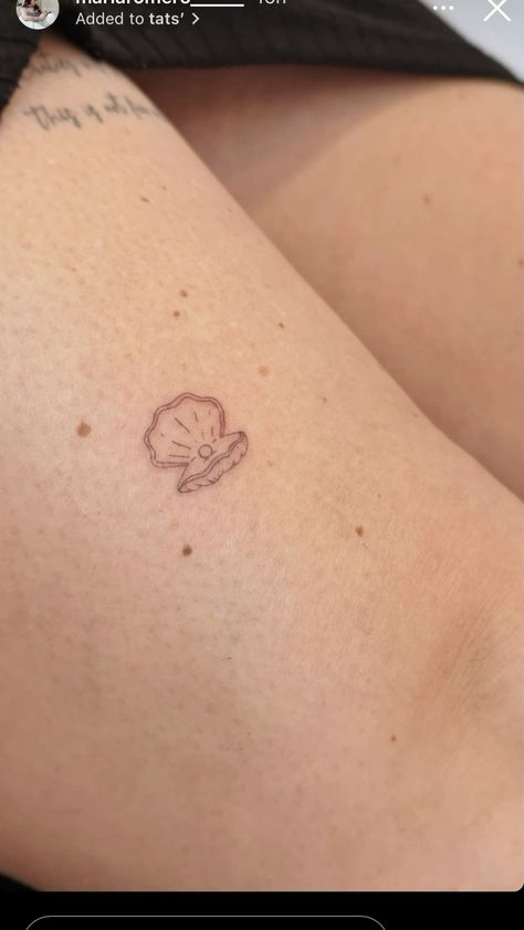 Minimal Tatoos Idea Woman, Tiny Minimalist Tattoo, Small Friendship Tattoos, Bambi Tattoo, Feminine Tattoo Ideas, Small Back Tattoos, Tiny Tats, 2 Tattoo, Hidden Tattoos