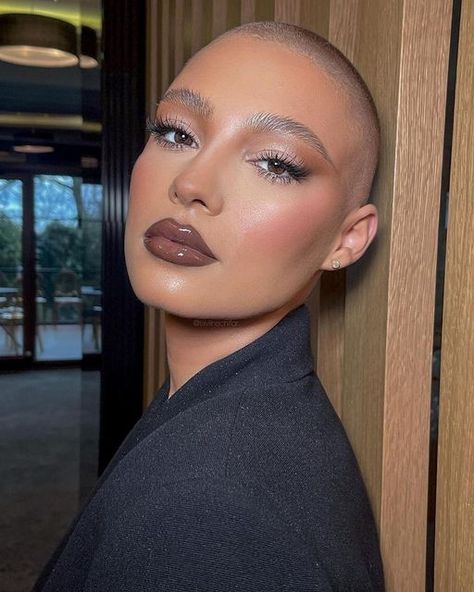 INBEAUT MAGAZINE on Instagram: "Makeup @laviinechifor Model @tatianasuciu" Shaved Head Model Woman, Bald Women Photoshoot, Bald Head Makeup Looks, Shaved Head Makeup Looks, Makeup For Bald Women, Buzzed Hair Women, Shaved Hair Women, Bald Head Women, Shaved Heads