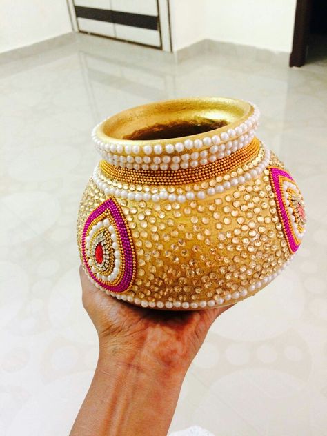 Kalash Decoration, Coconut Decoration, Thali Decoration, Thali Decoration Ideas, Janmashtami Decoration, Wedding Gift Pack, Pot Decoration, Kundan Work, Diy Diwali Decorations