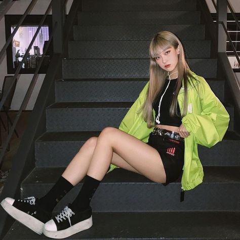 Neo Outfit, Mode Kawaii, Flipagram Instagram, Mode Hipster, Neon Outfits, Korean Fashion Outfits, Korean Fashion Trends, 2020 Fashion, Ulzzang Fashion