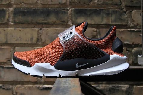 Nike Gives the Sock Dart SE a Knit Upgrade in Time for Summer Hiroshi Fujiwara, Nike Sock Dart, Hot Sneakers, Sneakers Men Fashion, Sneakers Shoes, Dart, Sneaker Head, Air Max Sneakers, Nike Free