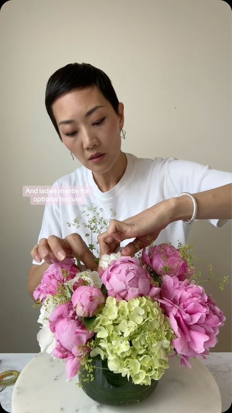 NYC Wedding and Events Florist | Easy peasy peony arrangement ✔️10 stems total: 3 hydrangeas + 7 peonies ✔️Lady’s mantle optional ✔️Like Share Follow for more flower… | Instagram Wedding Flower Options, Peony And Hydrangea Arrangement, Easy Flower Arrangements Diy, Peonies Arrangement, Hydrangea Flower Arrangements, Icelandic Poppies, Peony Arrangement, Peonies And Hydrangeas, Spring Floral Arrangements