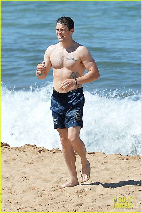 Jake Lacy, Beach In Hawaii, Attractive Guys, Maui Hawaii, Just Jared, Pretty Men, At The Beach, Entertainment News, Swim Trunk