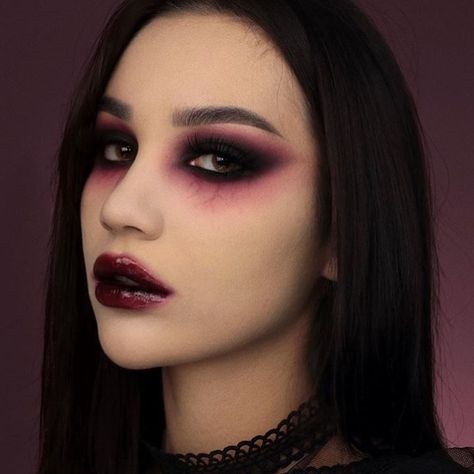 WAKE UP AND MAKEUP on Instagram: “Vampire glam 🧛‍♀️ @byjeannine” Vampire Glam, Holiday Party Makeup, Vampire Makeup, Vampire Halloween, Halloween Eye Makeup, Halloween Makeup Scary, Halloween Eyes, Alternative Makeup, Edgy Makeup