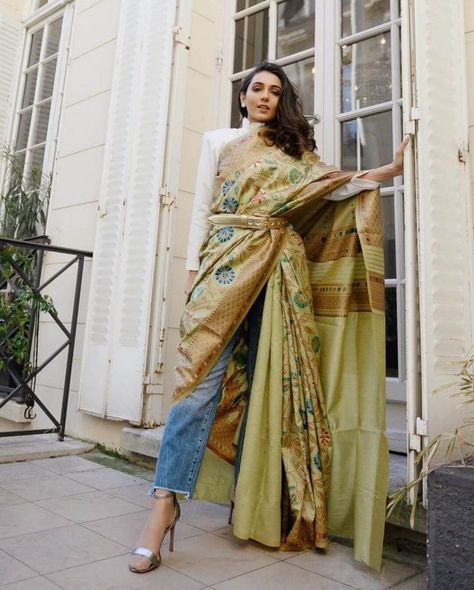 Saree Draping Ideas, Saree With Pants, Indo Western Outfits For Women, Indo Western Saree, Draping Ideas, Saree Draping Styles, Ethno Style, Saree Draping, Modern Saree