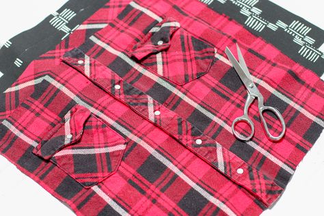 Flannel Shirt Bag Pattern, Old Button Up Shirt Diy Upcycle, Upcycle Flannel Shirt Diy, Flannel Apron, Flannel Ideas, Flannel Upcycle, Shirt Apron, Cozy Diy, Upcycled Tote