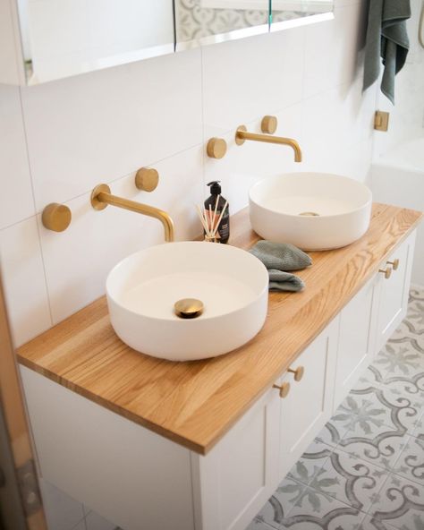 Bright Bathroom Design, Warm Tone Bathroom, Bright Bathroom Ideas, Bathroom Hanging Lights, Highgrove Bathrooms, Bathroom Design Wood, White And Gold Bathroom, Tranquil Bathroom, Spa Style Bathroom